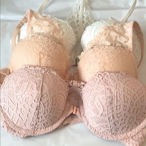 Women’s lace bra set. Never worn. Size 32B.